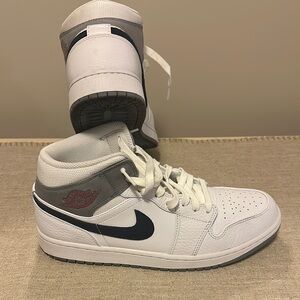 Jordan 1 mid Paris White